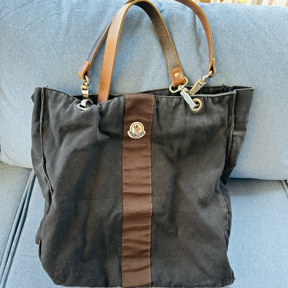 Moncler RARE Tote *Authentic*
Vintage Logo Bag, Leather straps, discontinued - Picture 6 of 6